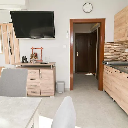 Var-lak Apartment